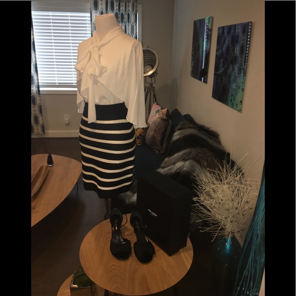 New Saint Laurent Jane 80 Patent Bow Sandals - Picture 8 of 8